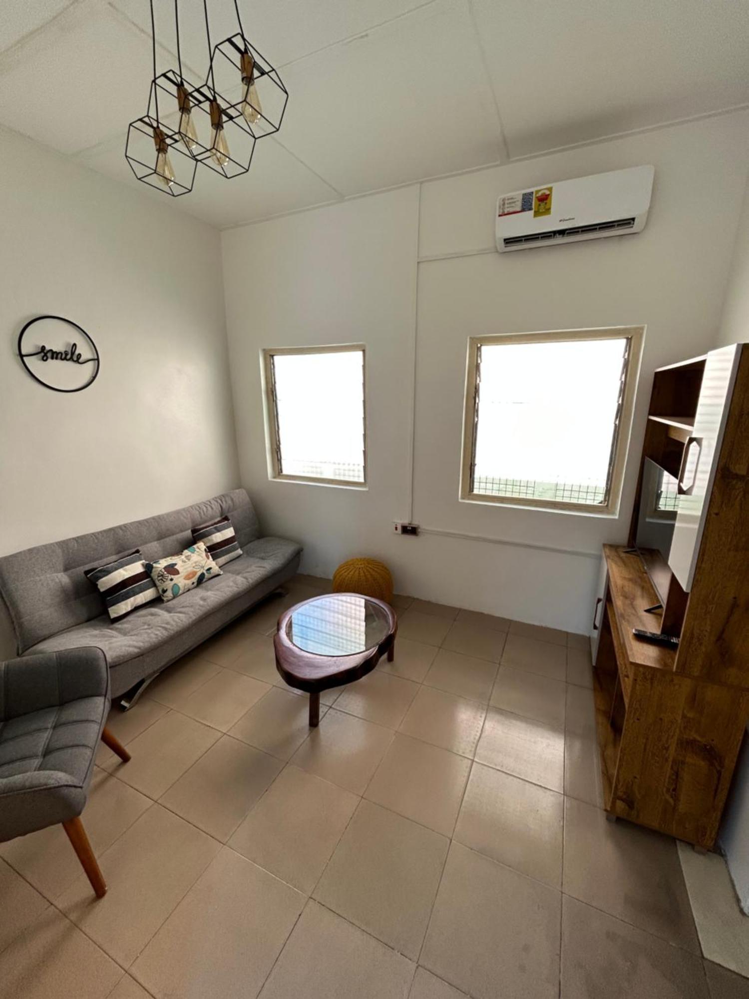 Big & Confortable House In Oxford Street Barnor Apartment อักกรา ภายนอก รูปภาพ
